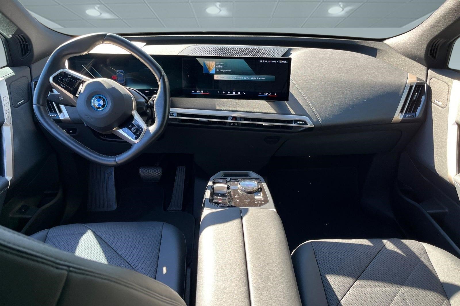Used 2024 BMW iX xDrive50 w/ Sport Package AWD/4WD image 7