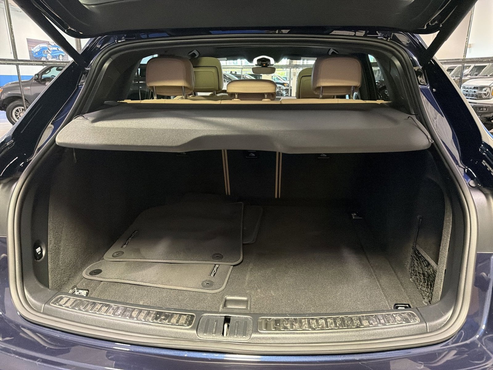 Used 2021 Porsche Macan AWD/4WD image 35
