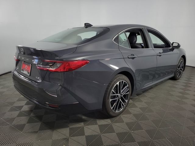 Used 2025 Toyota Camry XLE AWD/4WD image 8