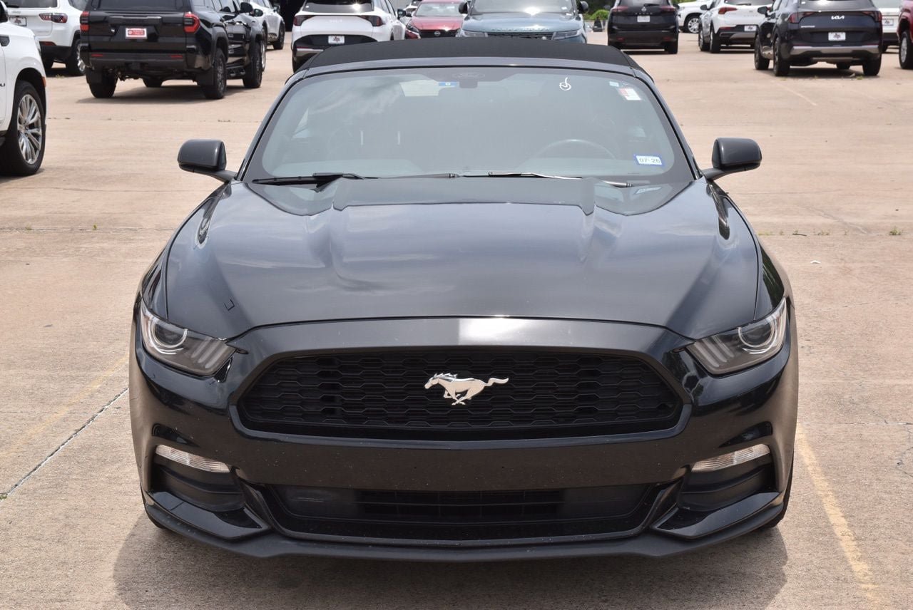 Used 2017 Ford Mustang Convertible RWD image 3