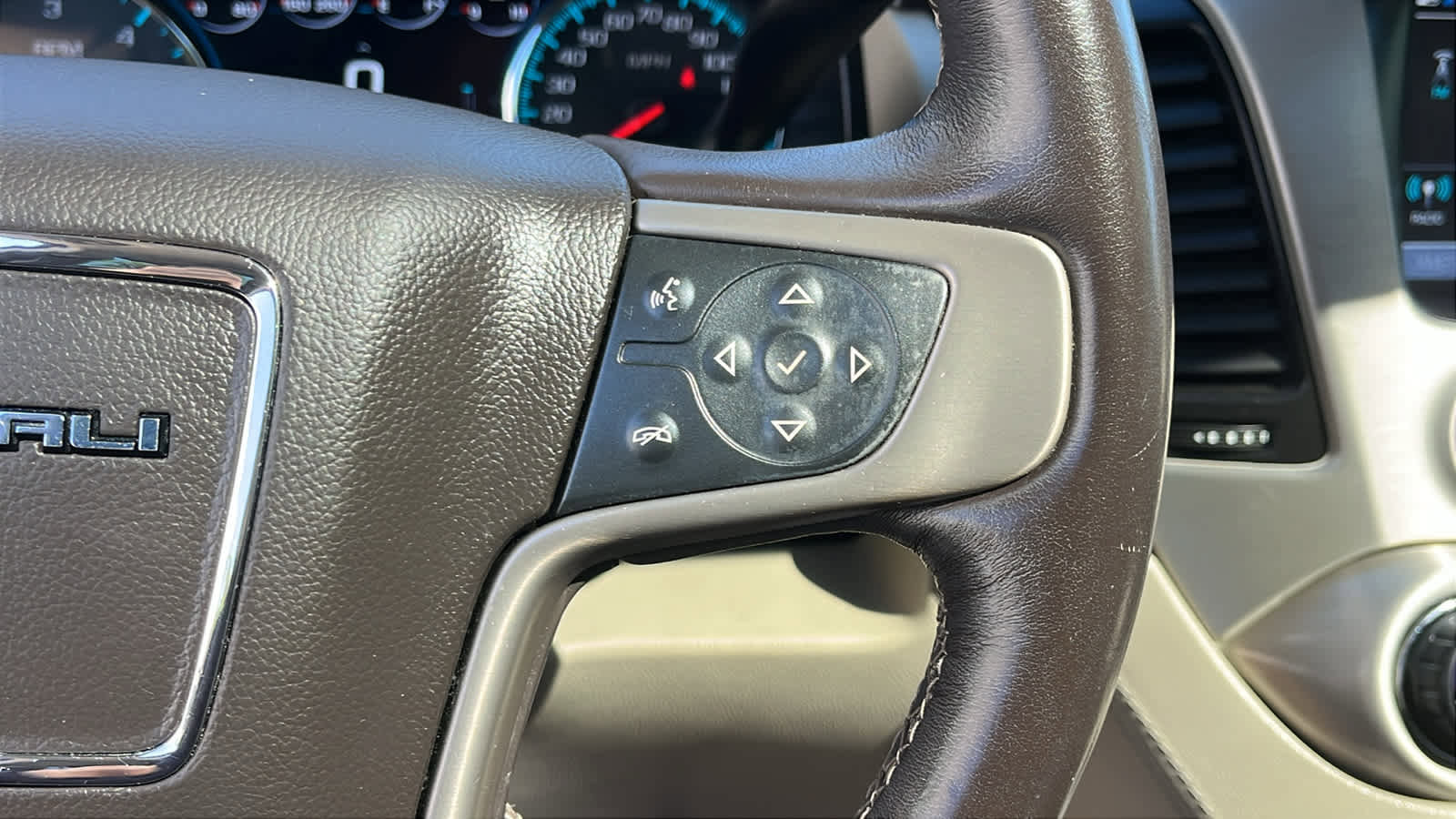 Used 2018 GMC Yukon Denali w/ Denali Ultimate Package AWD/4WD image 13