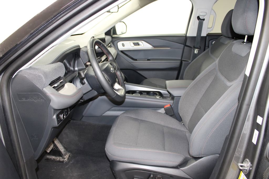 Used 2025 Ford Explorer Active image 18