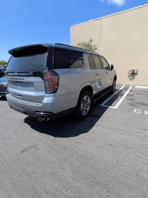 Used 2025 Chevrolet Suburban Z71 AWD/4WD image 4