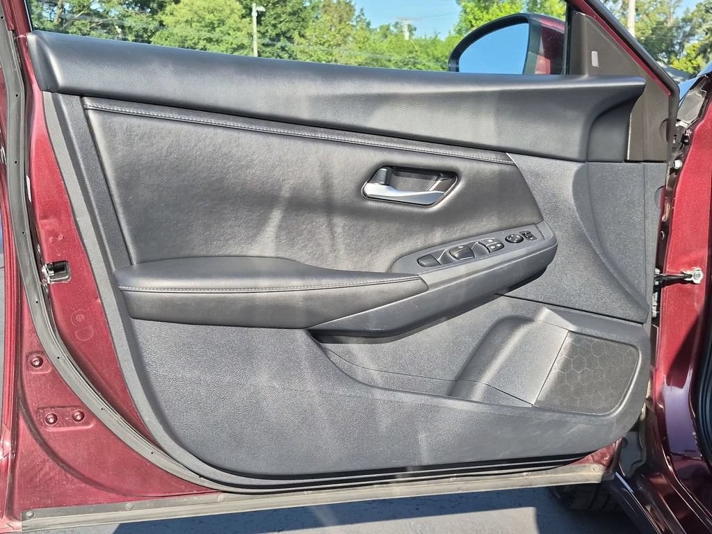 Used 2025 Nissan Sentra SV FWD image 12