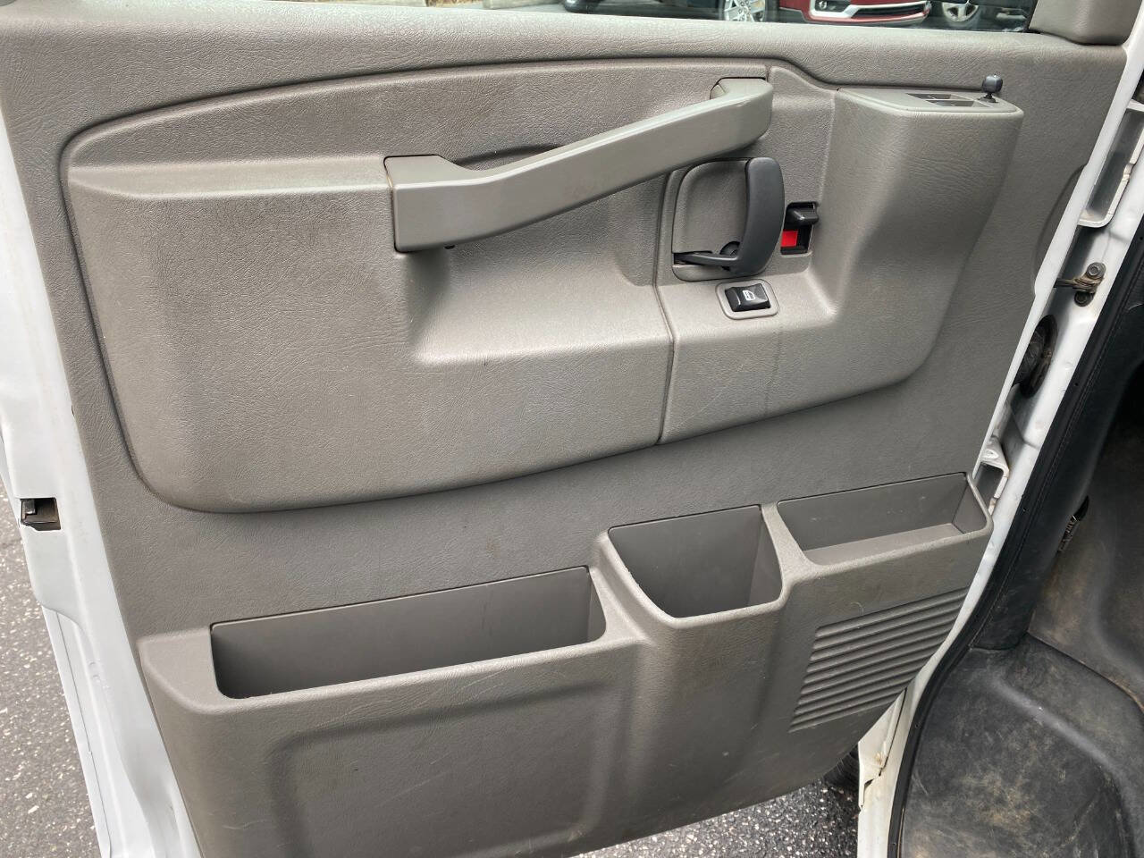 Used 2018 Chevrolet Express 3500 LS image 11