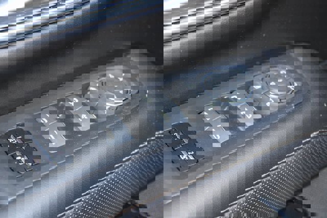 Used 2023 Chevrolet Suburban Premier image 23