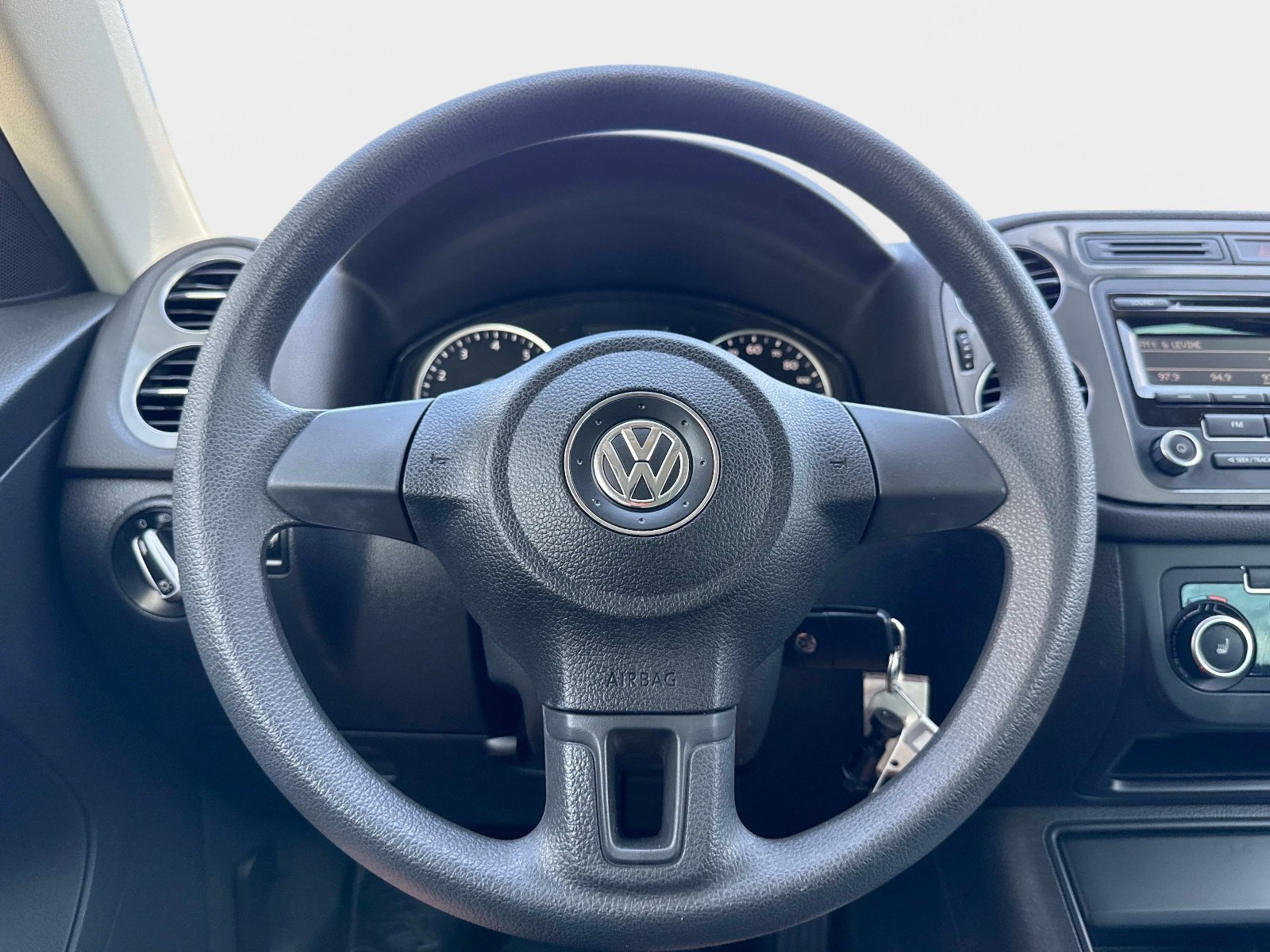 Used 2012 Volkswagen Tiguan LE FWD image 27