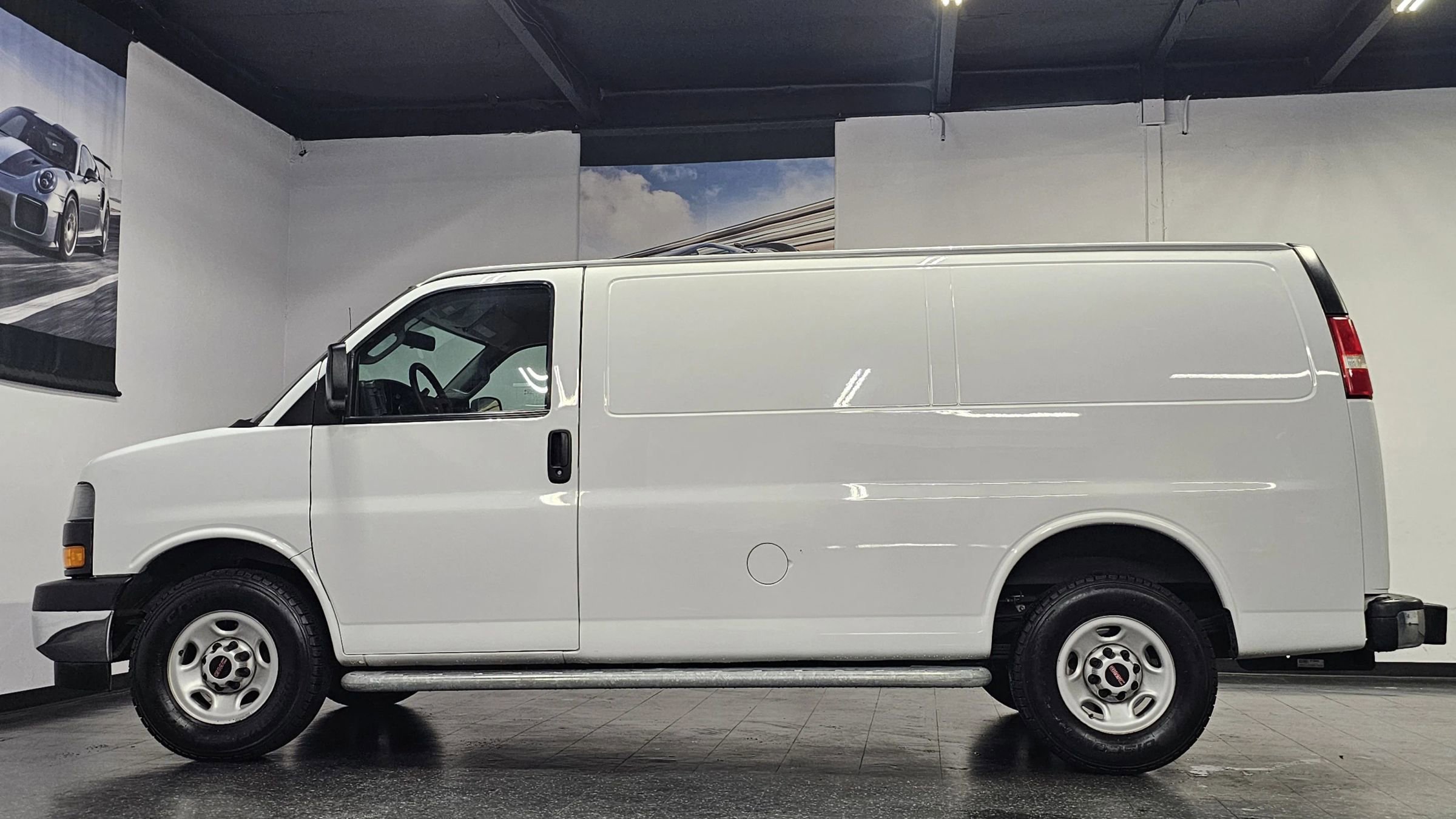 Used 2019 GMC Savana 2500 w/ Driver Convenience Package RWD image 18