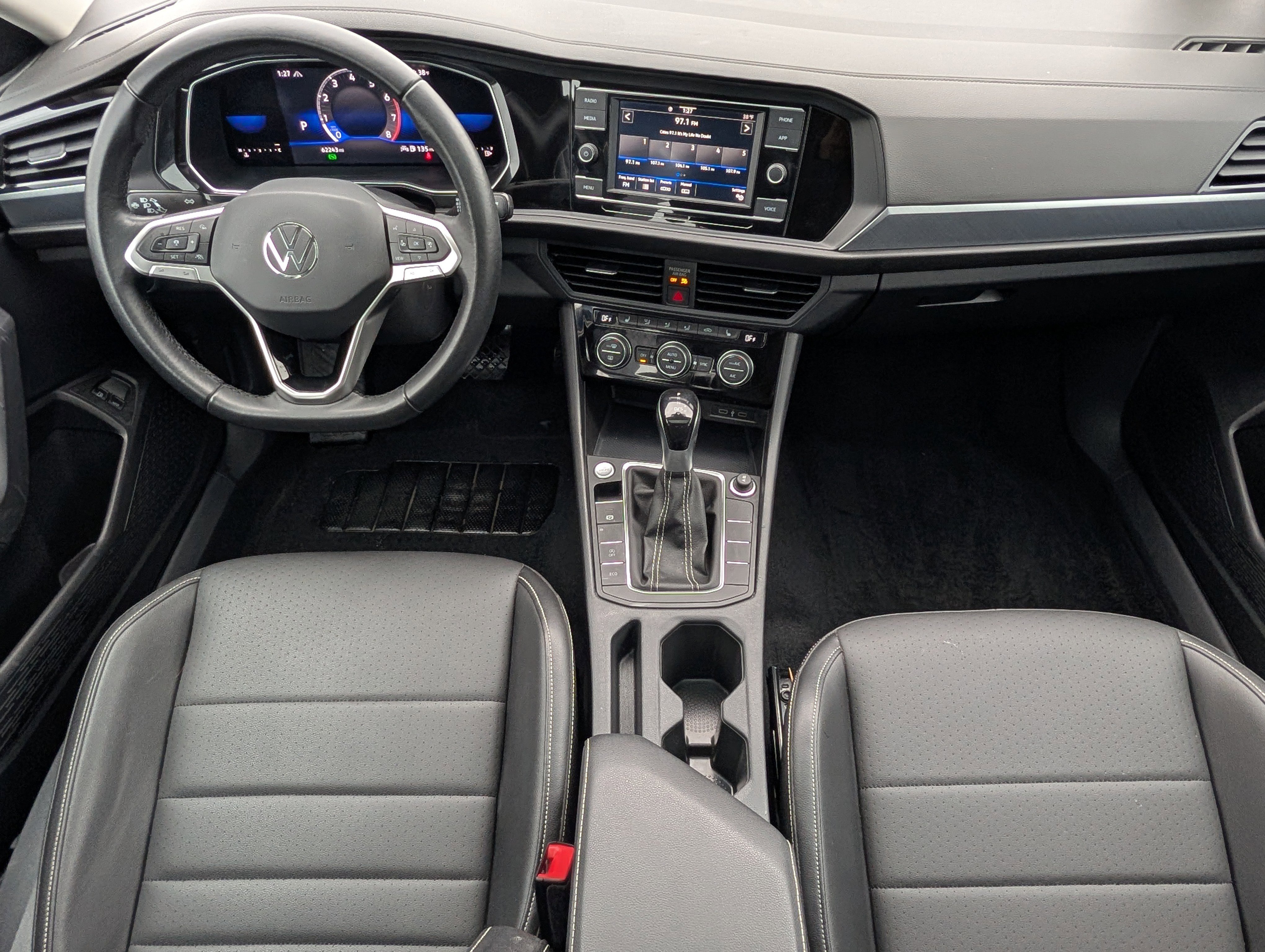 Certified 2022 Volkswagen Jetta SE w/ Panoramic Sunroof Package image 10