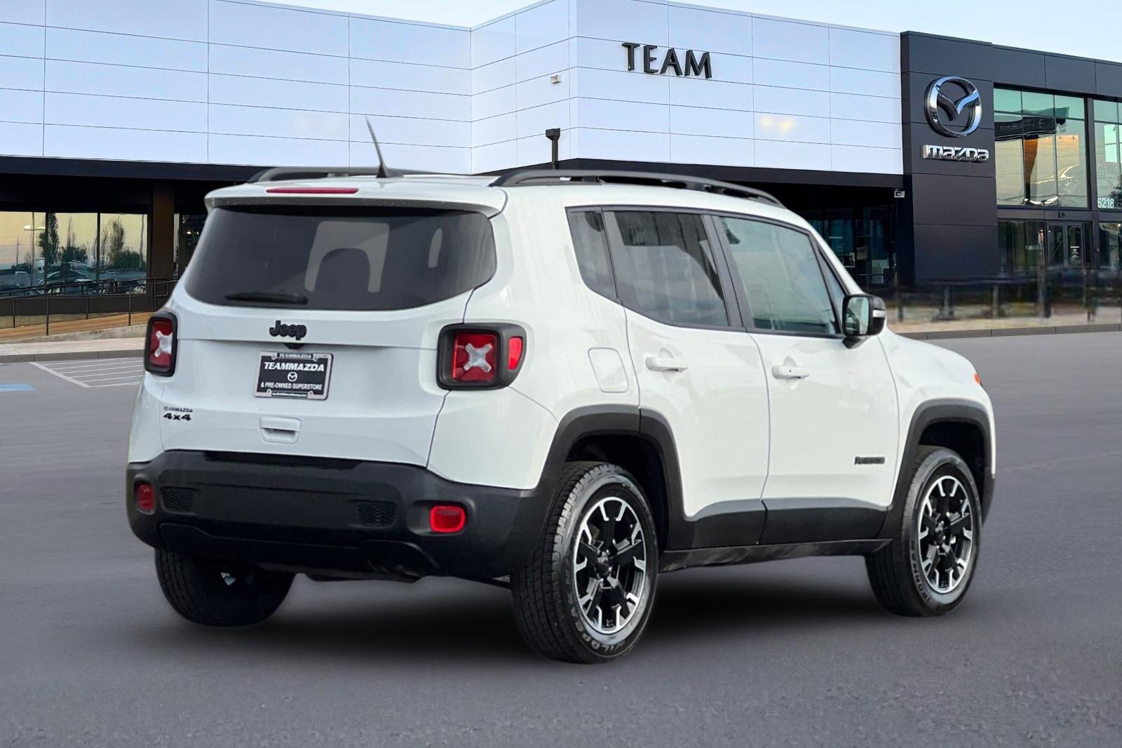 Used 2023 Jeep Renegade Latitude image 4