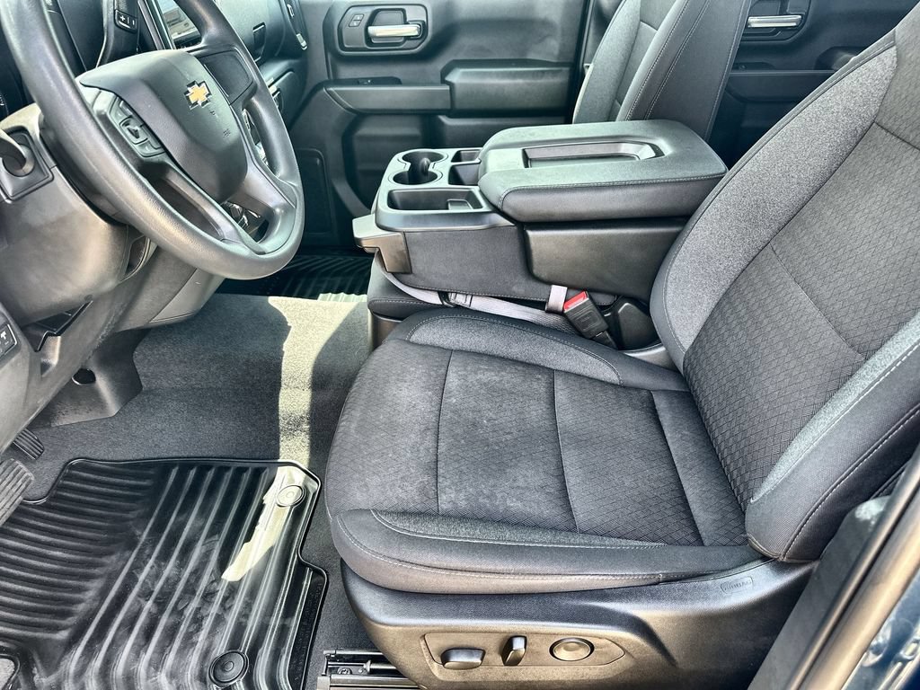 Used 2025 Chevrolet Silverado 2500 Custom w/ Custom Value Package AWD/4WD image 9