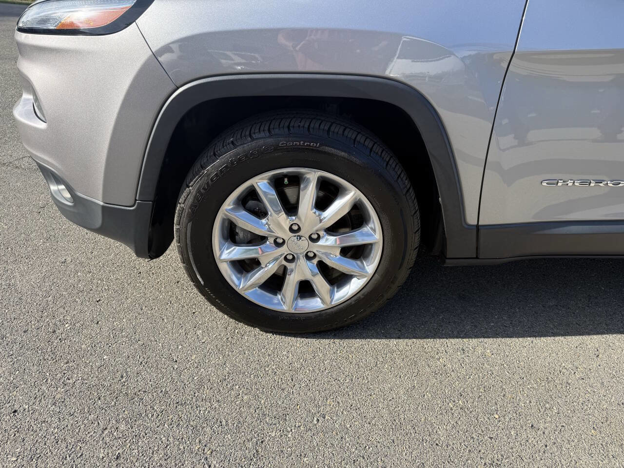 Used 2015 Jeep Cherokee Limited AWD/4WD image 18