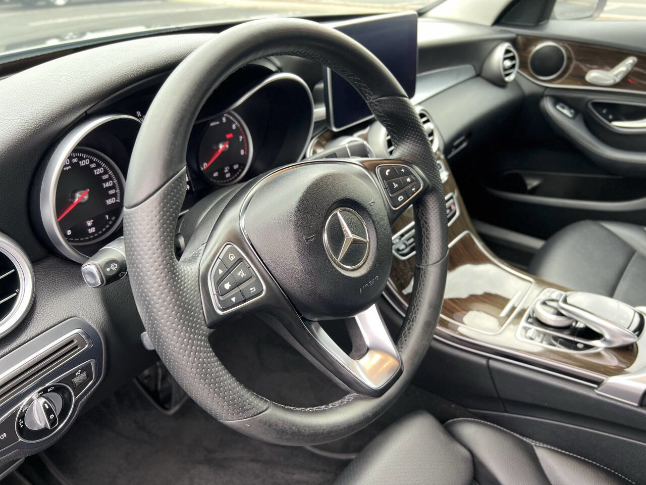Used 2015 Mercedes-Benz C 300 Sedan image 23