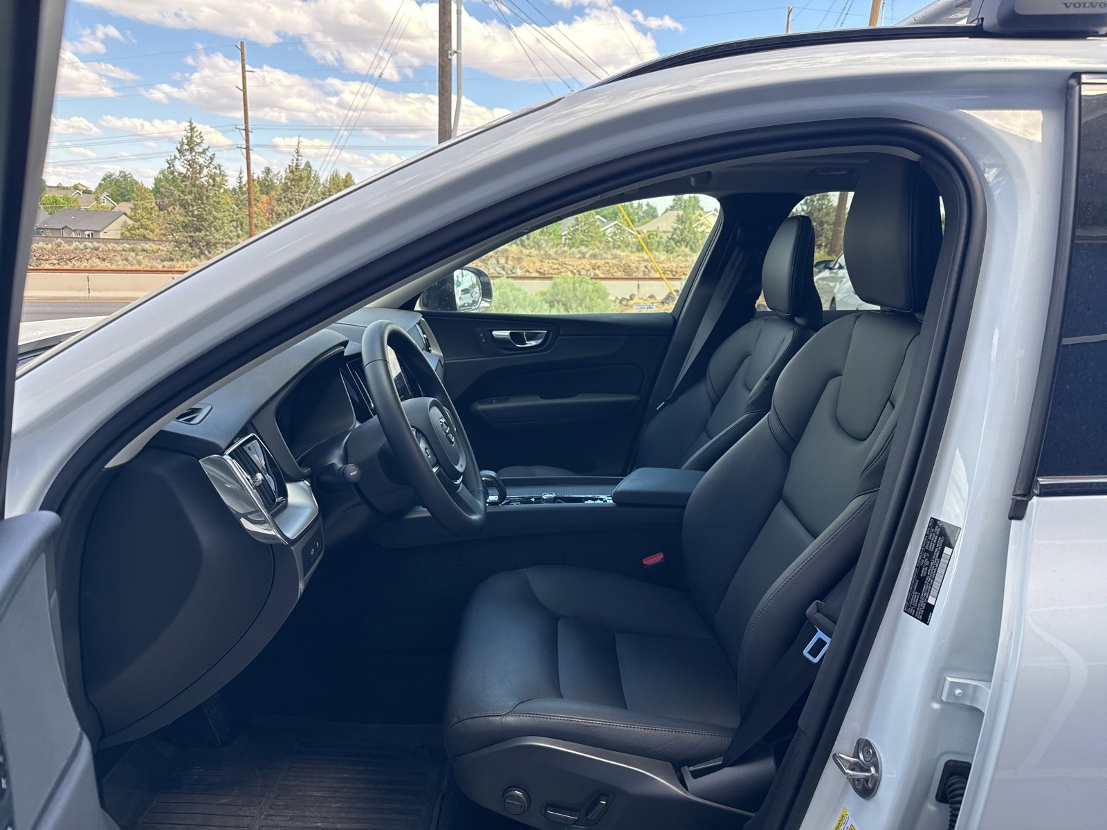 Certified 2025 Volvo XC60 T8 Core w/ Protection Package Premier image 8