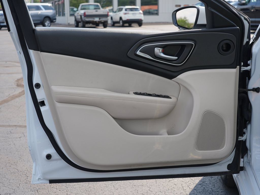 Used 2016 Chrysler 200 Limited w/ Travel & Safety Group FWD image 14