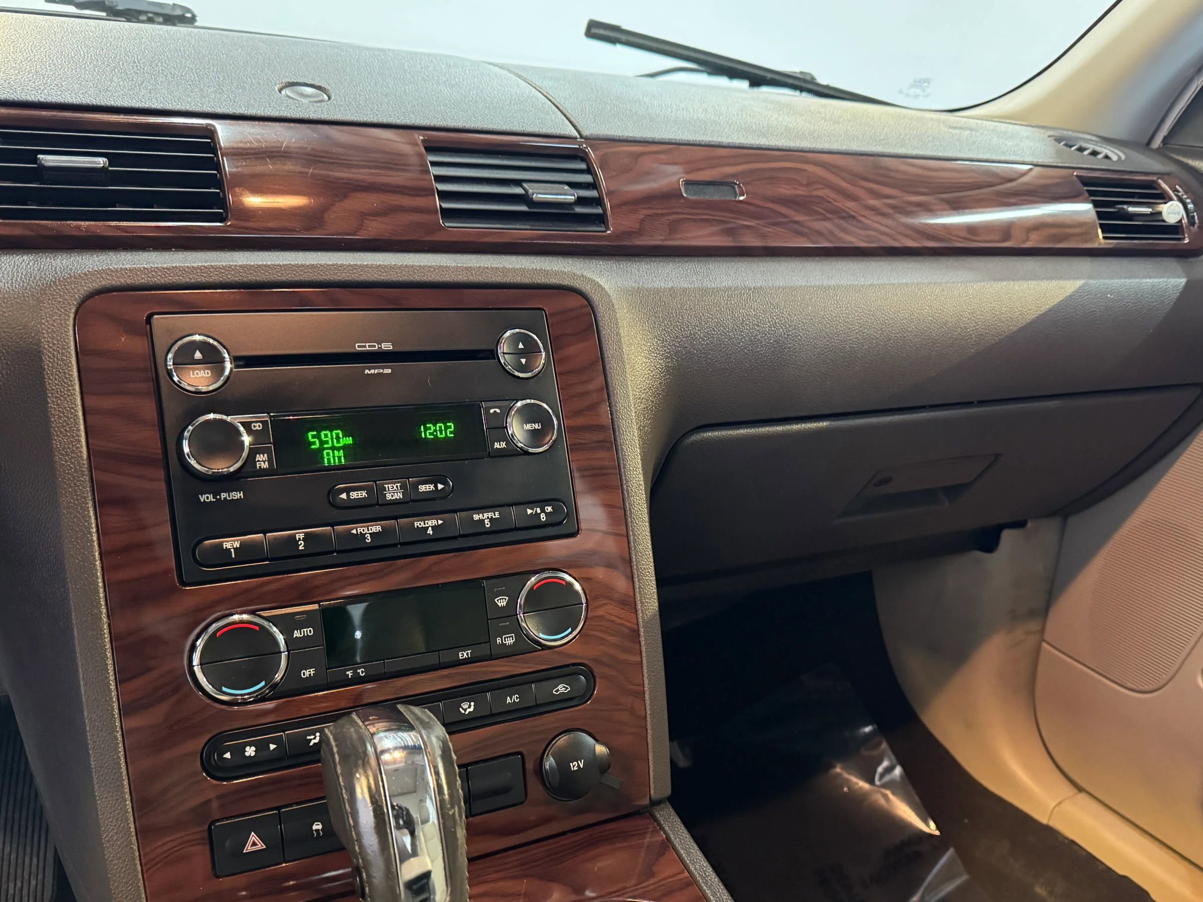 Used 2009 Ford Taurus SEL image 17