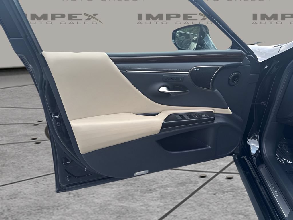 Used 2019 Lexus ES 300h w/ Accessory Package 2 FWD image 16