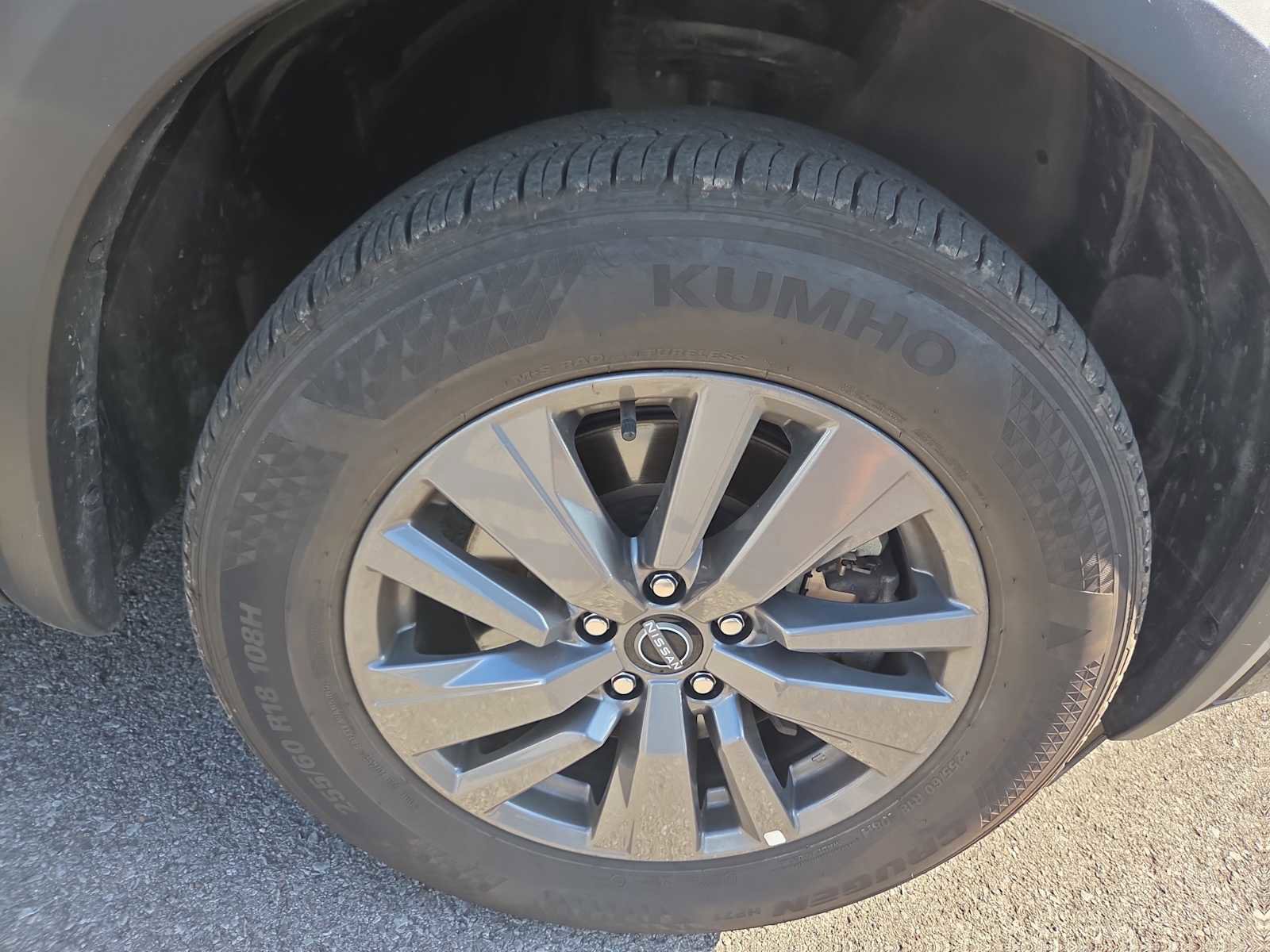 Used 2024 Nissan Pathfinder SV FWD image 2