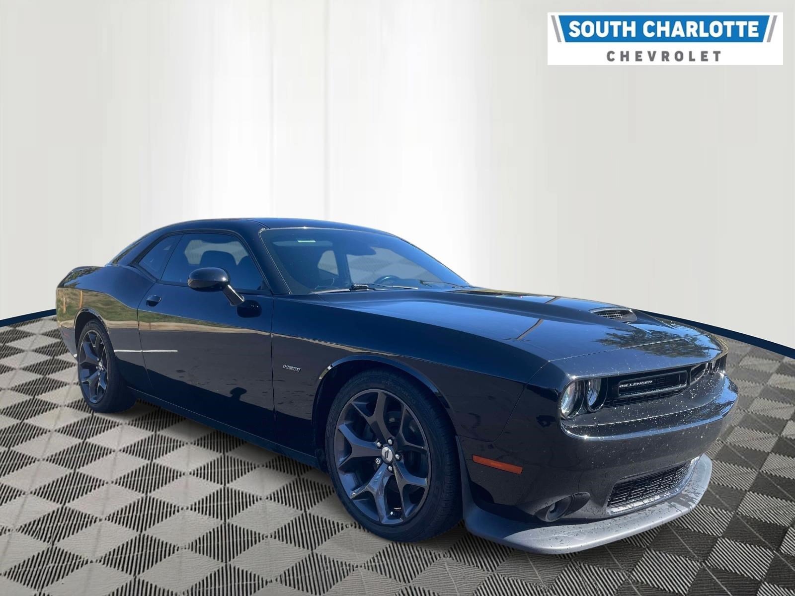 Used 2019 Dodge Challenger R/T w/ Cold Weather Group RWD image 3