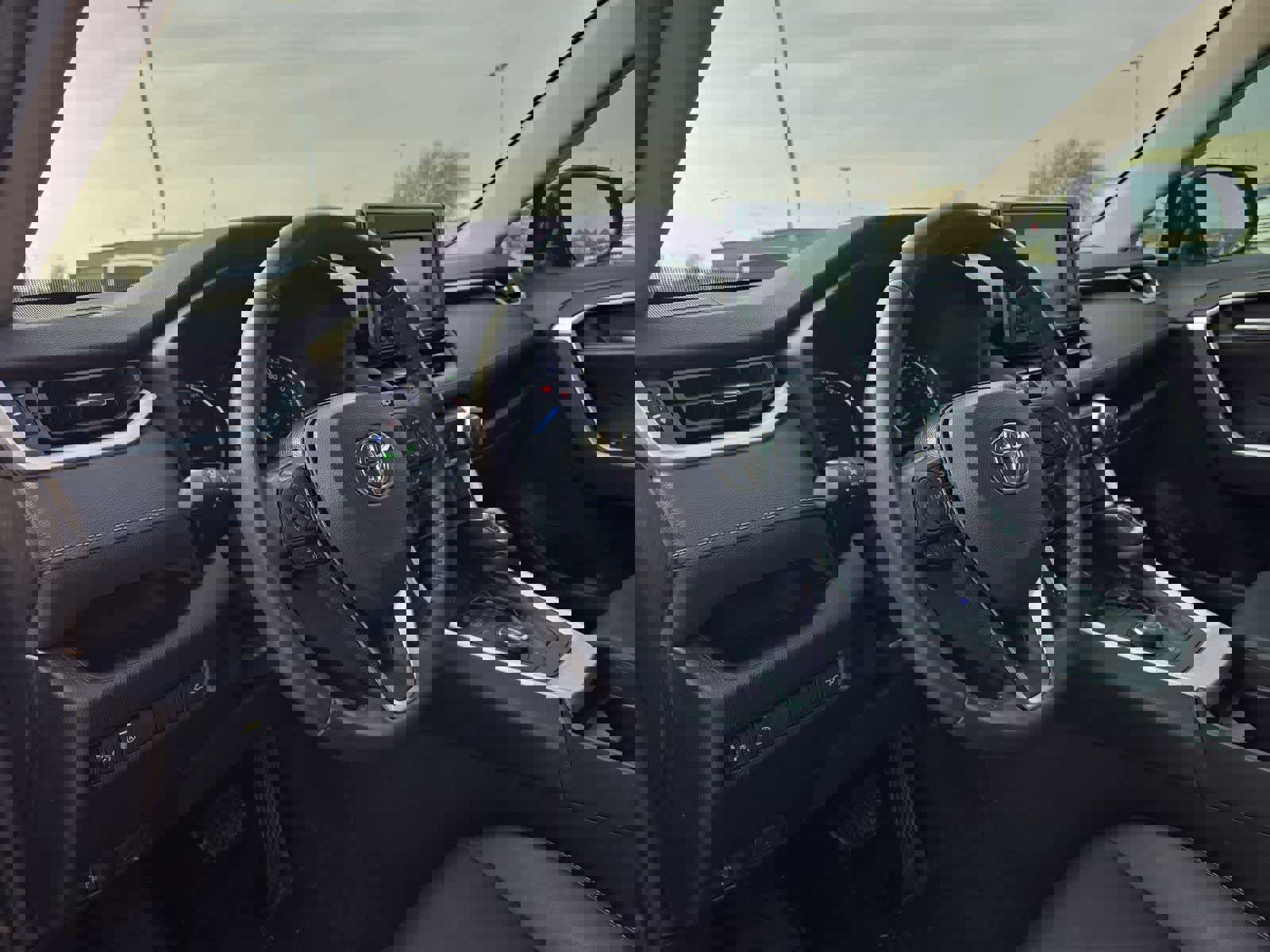 Used 2021 Toyota RAV4 XLE Premium image 2