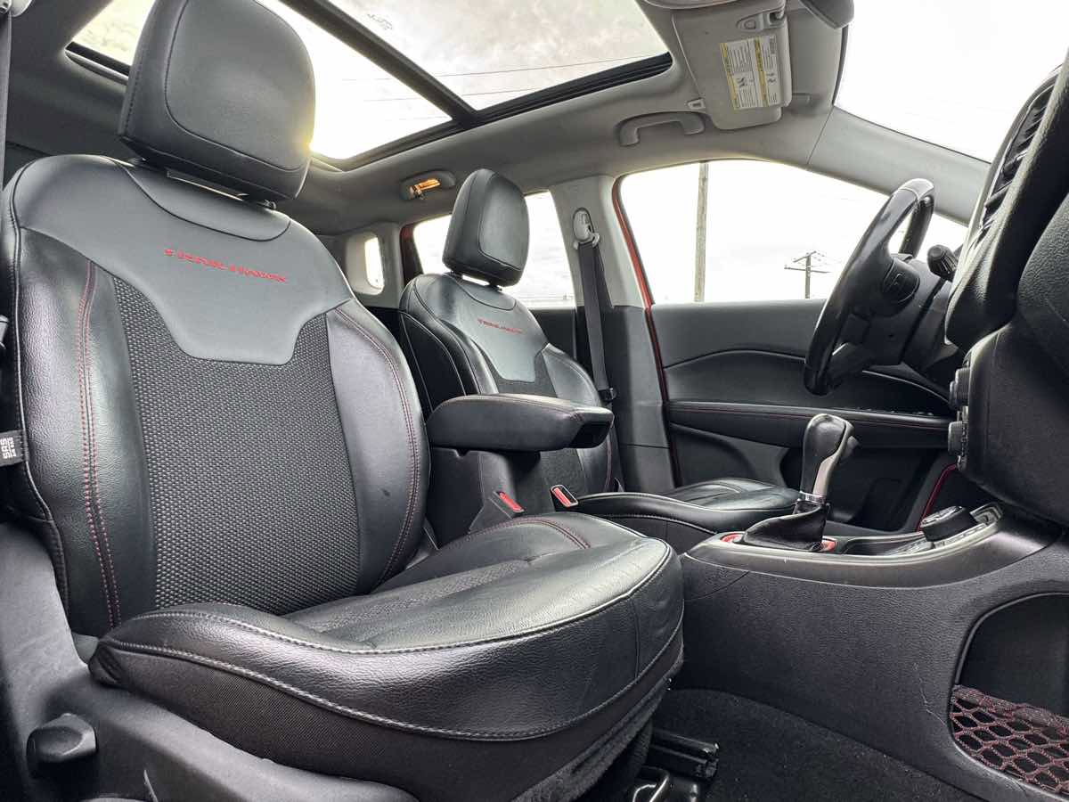 Used 2019 Jeep Compass Trailhawk w/ Cold Weather Group image 29
