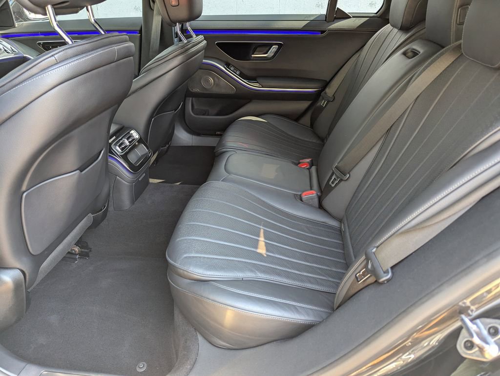 Used 2022 Mercedes-Benz S 580 4MATIC Sedan w/ AMG Line Package image 12