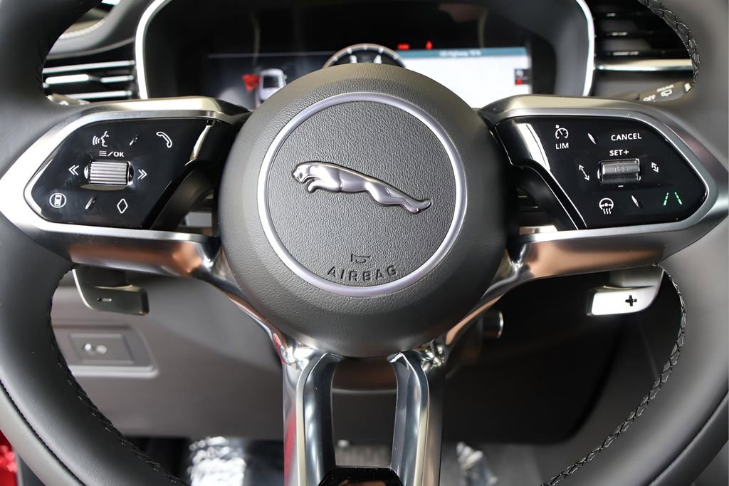 Used 2026 Jaguar F-PACE R-Dynamic S image 21