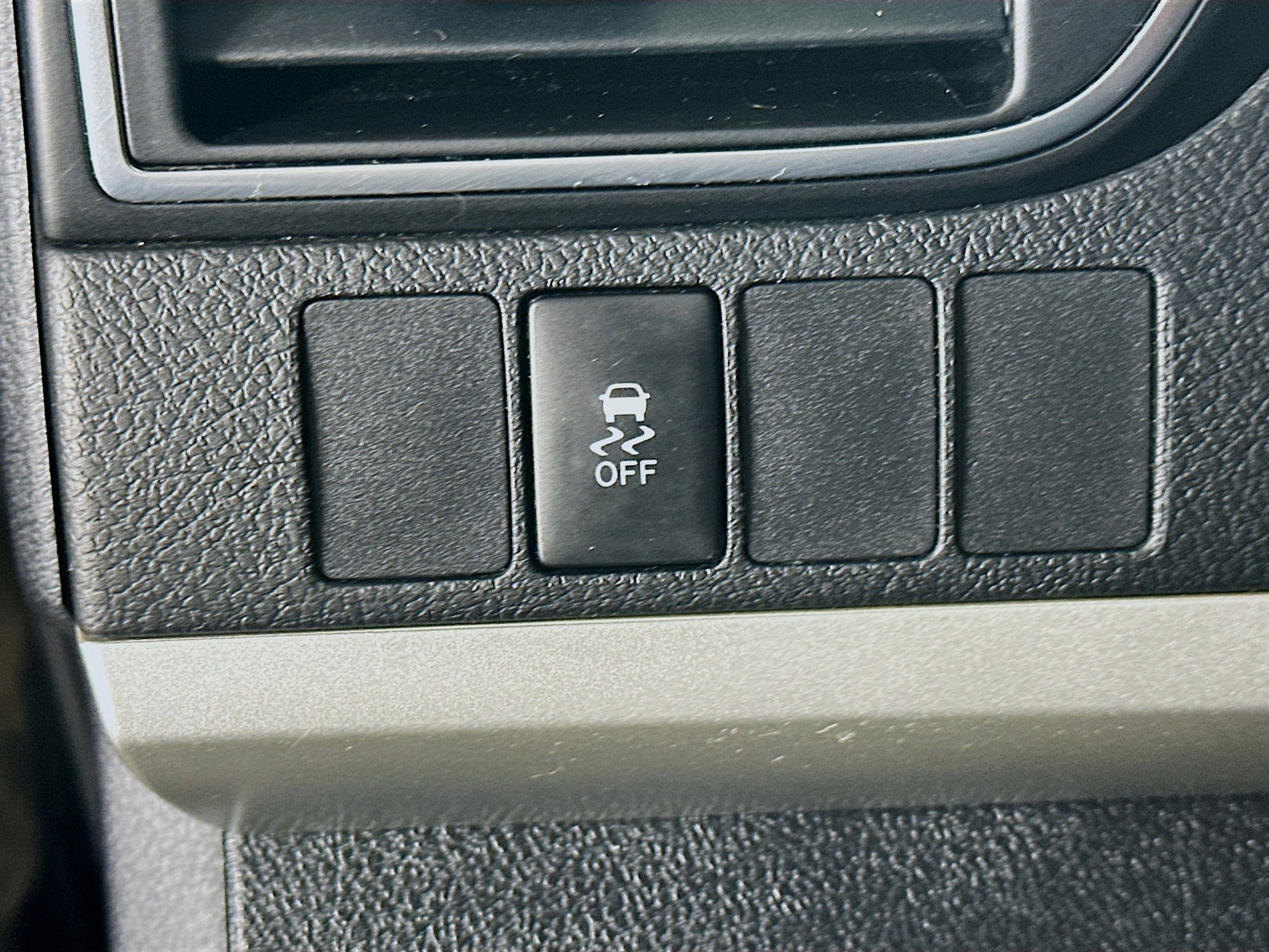Used 2017 Toyota Camry SE FWD image 16