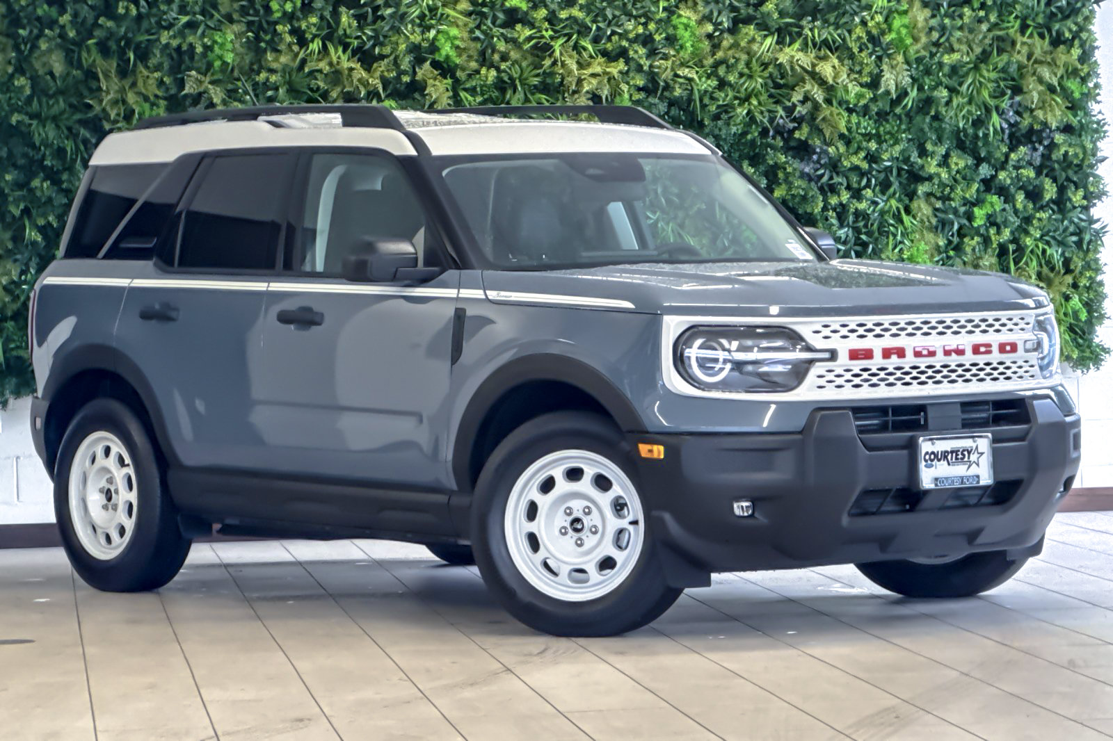 Used 2025 Ford Bronco Sport Heritage w/ Convenience Package AWD/4WD image 2