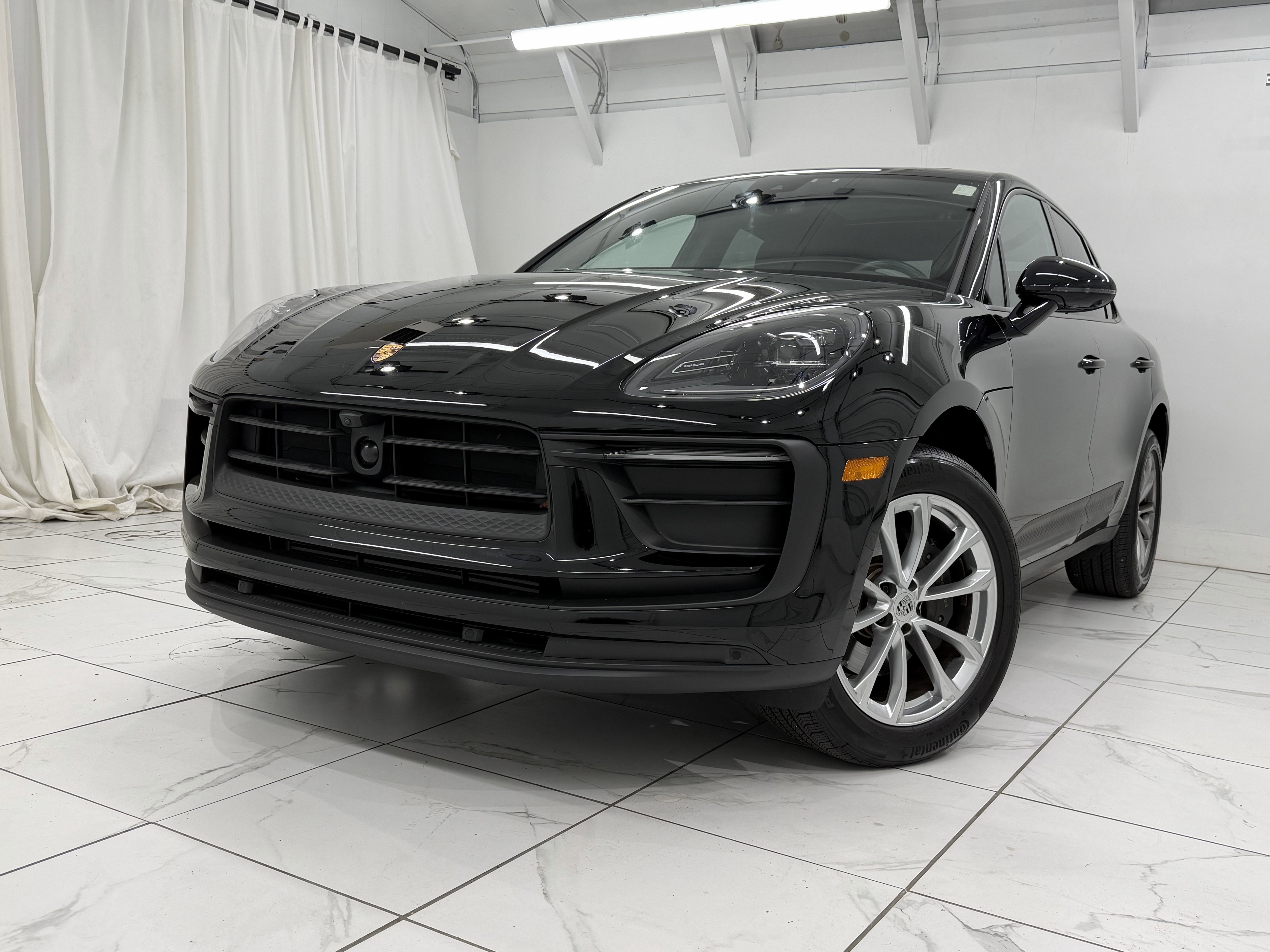 Certified 2025 Porsche Macan image 8