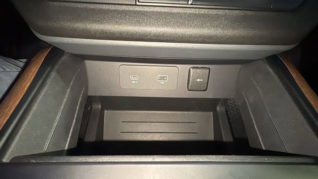 Used 2022 Land Rover Defender 110 X-Dynamic SE image 20