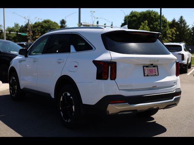 Used 2025 Kia Sorento S image 4