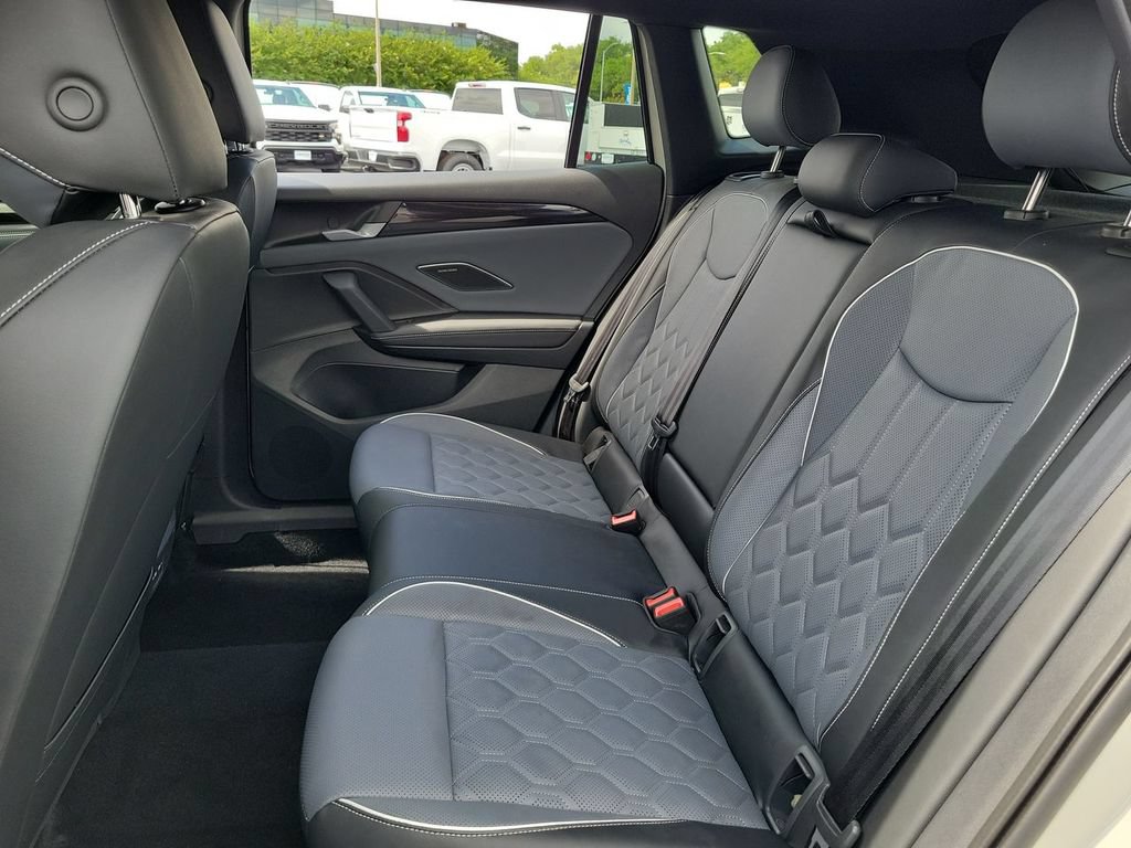 Used 2025 Volkswagen Tiguan SEL R-Line AWD/4WD image 26