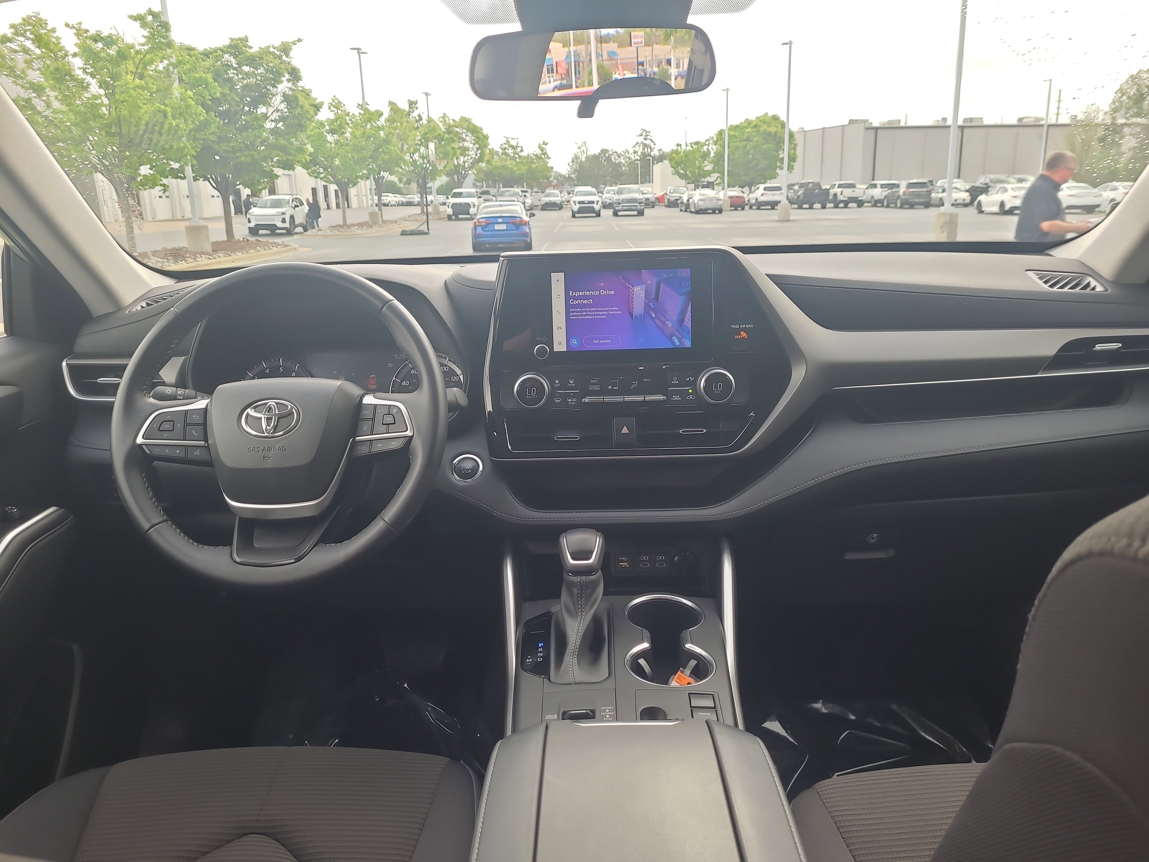 Used 2023 Toyota Highlander LE image 29