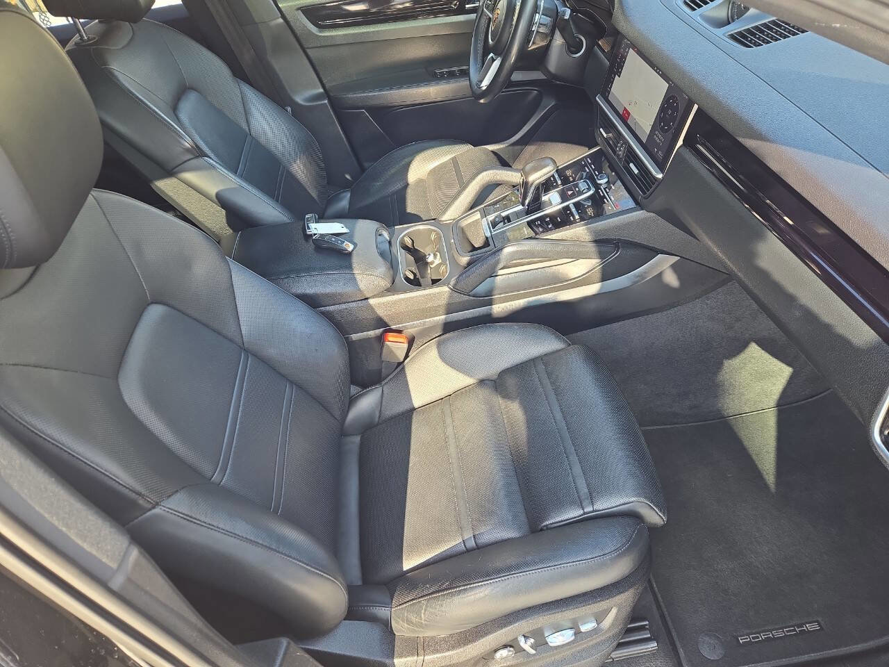 Used 2020 Porsche Cayenne S image 33