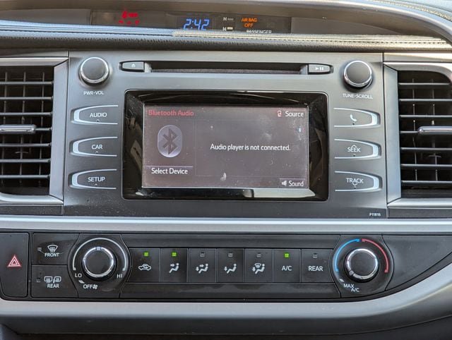 Used 2019 Toyota Highlander LE FWD image 16