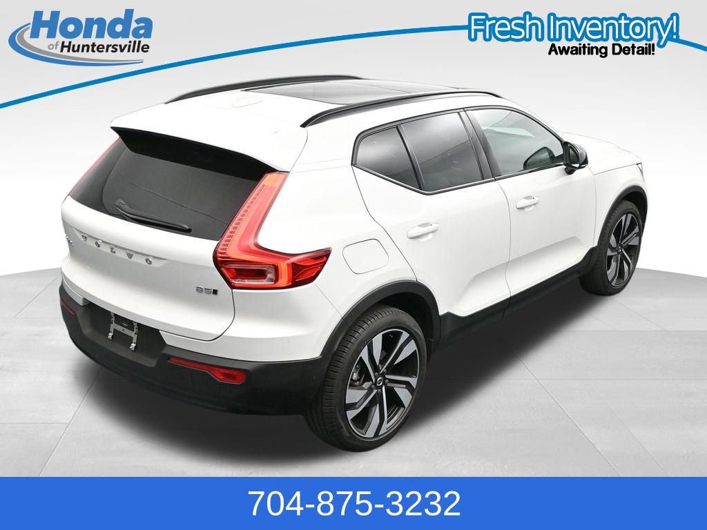 Used 2025 Volvo XC40 B5 Plus AWD/4WD image 31