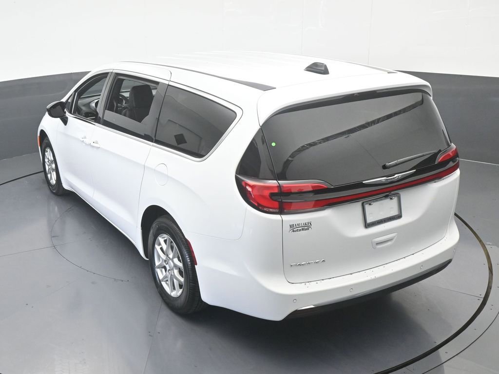 New 2026 Chrysler Pacifica Select image 42