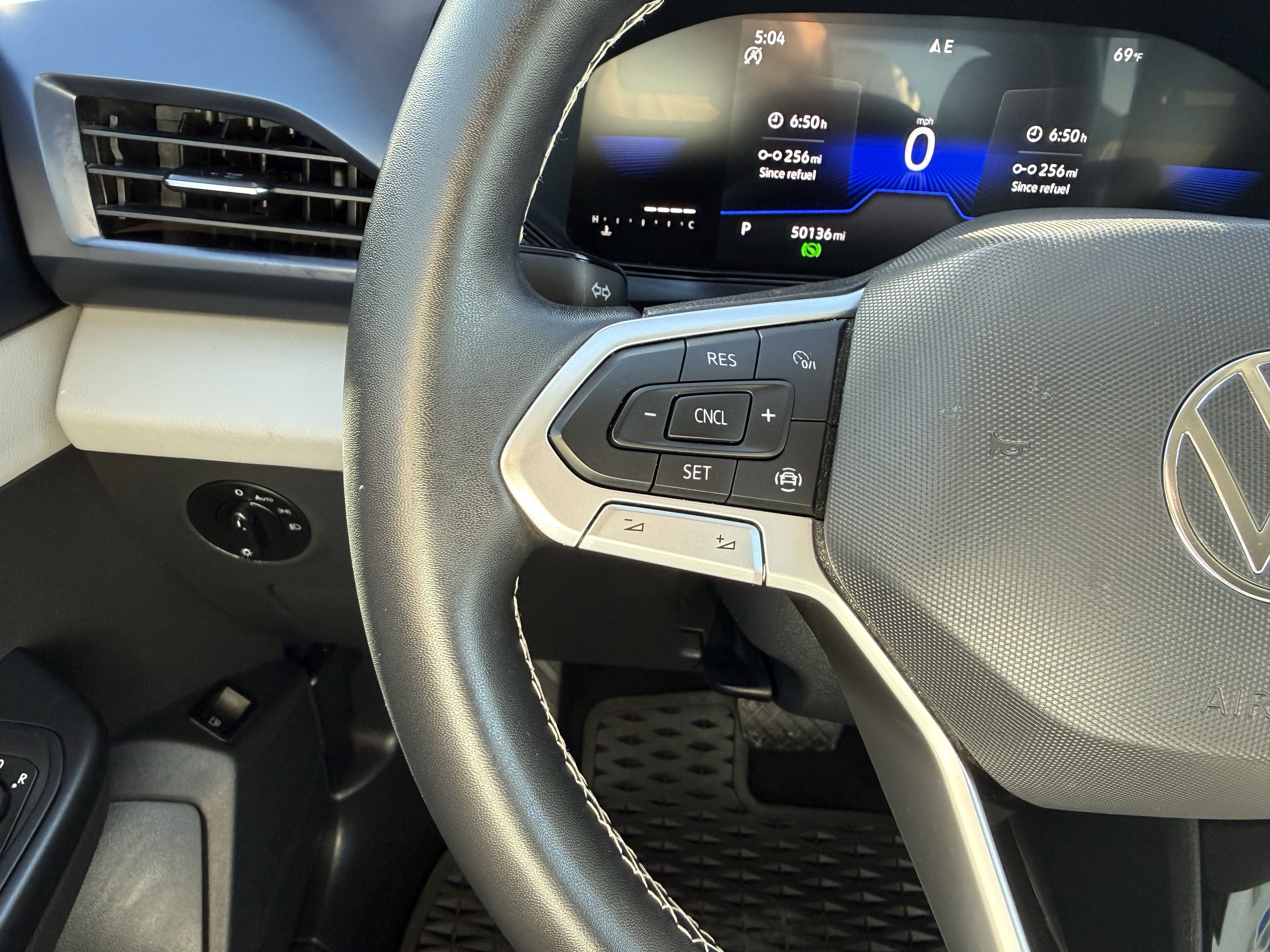 Used 2022 Volkswagen Taos SE image 13