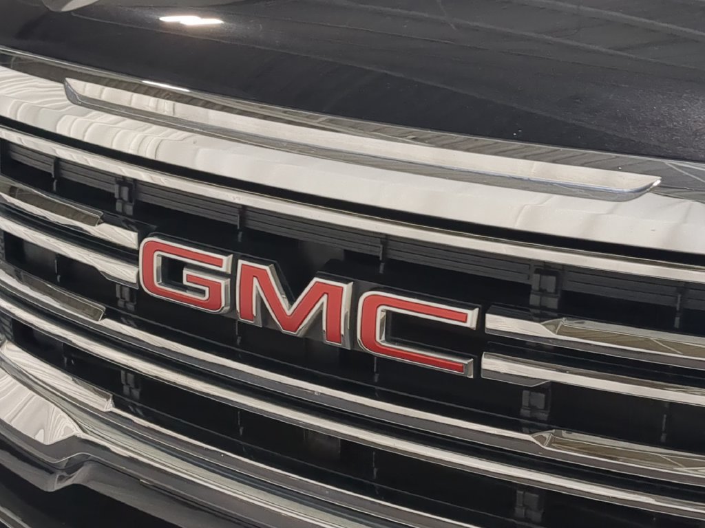 Used 2023 GMC Acadia SLT w/ LPO, Floor Liner Package AWD/4WD image 12