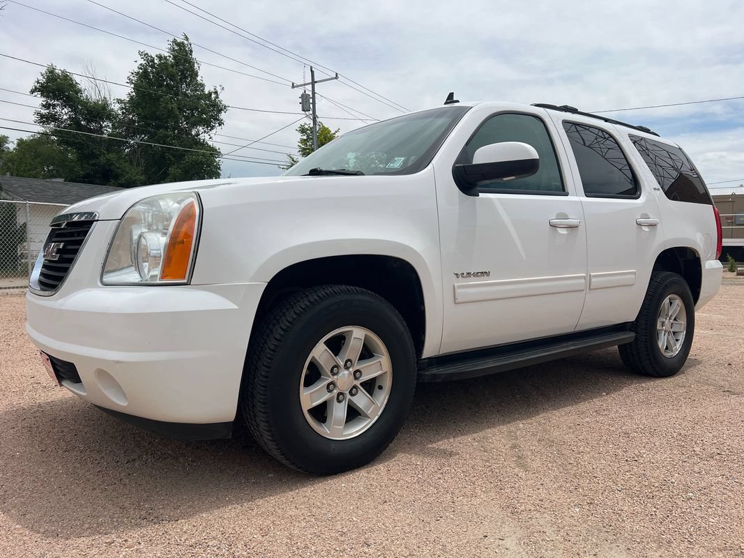 Used 2013 GMC Yukon SLT w/ SLT-2 Equipment Package AWD/4WD image 3