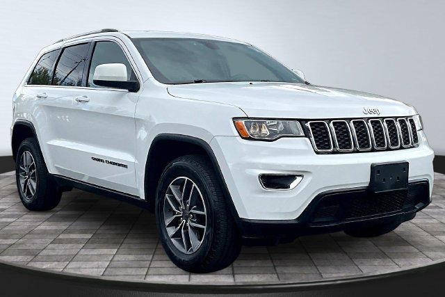 Used 2019 Jeep Grand Cherokee Laredo w/ Laredo X Package AWD/4WD image 3