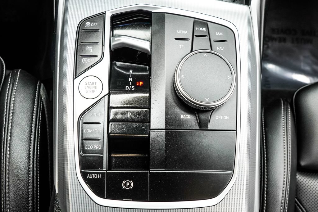 Used 2024 BMW 330i Sedan w/ Convenience Package RWD image 27