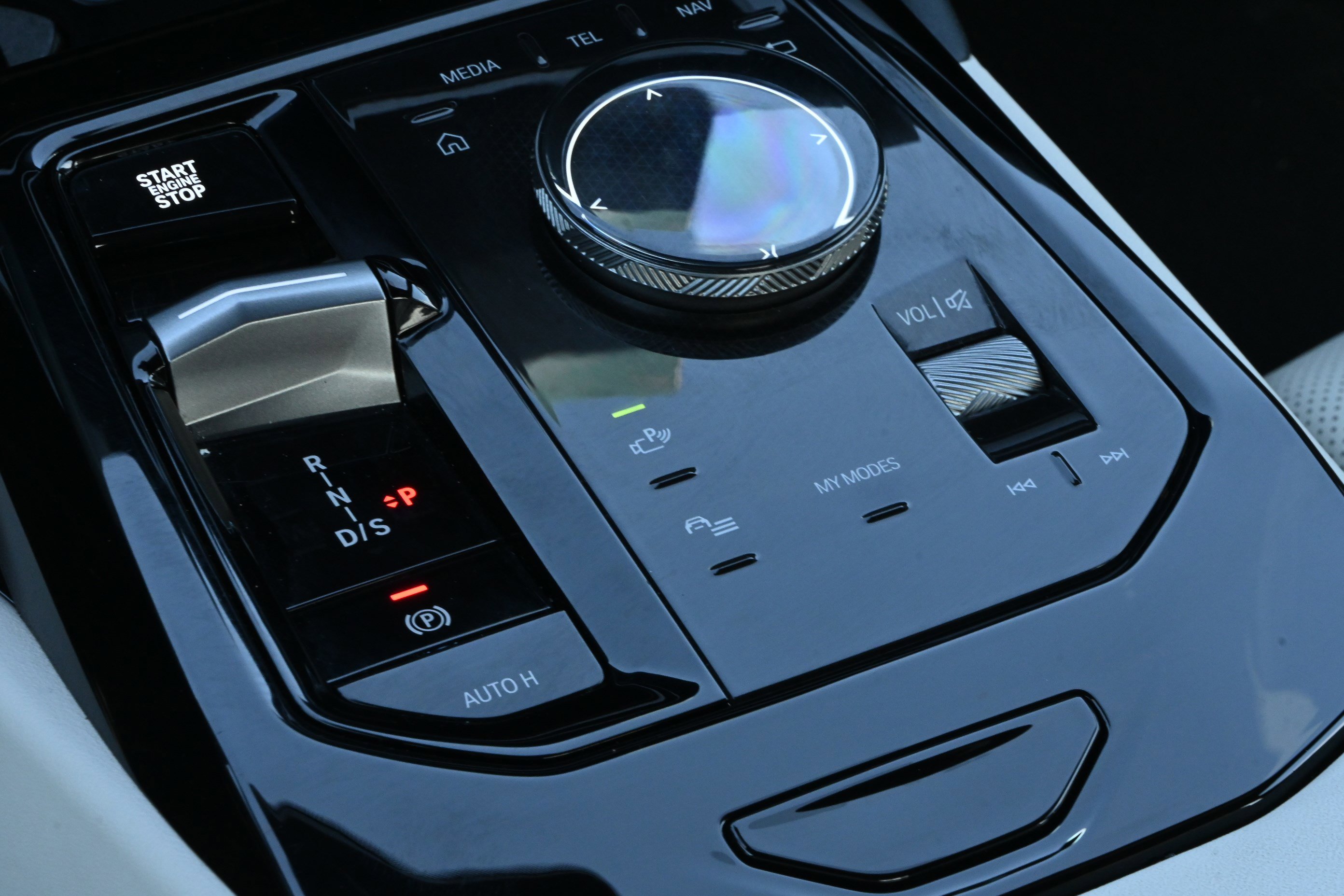 Certified 2024 BMW 530i w/ Convenience Package image 22