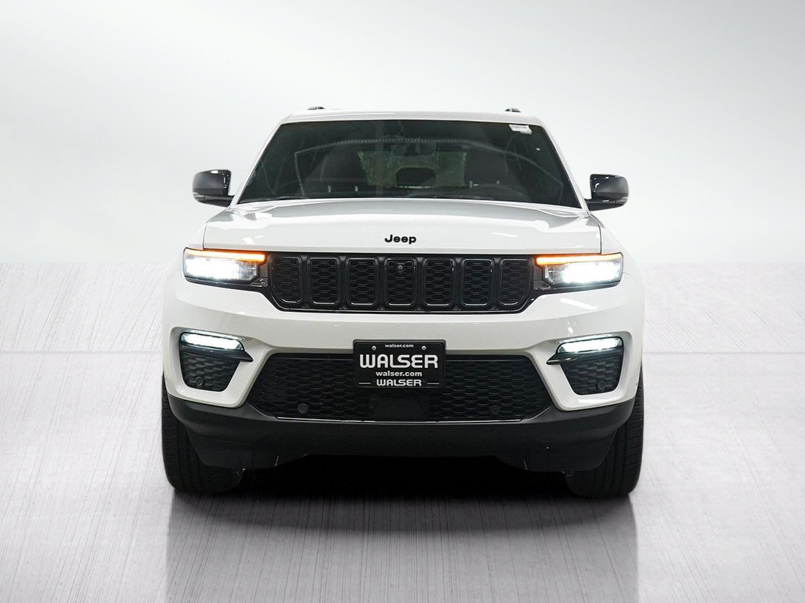 Used 2024 Jeep Grand Cherokee Limited w/ Luxury Tech Group II AWD/4WD image 8