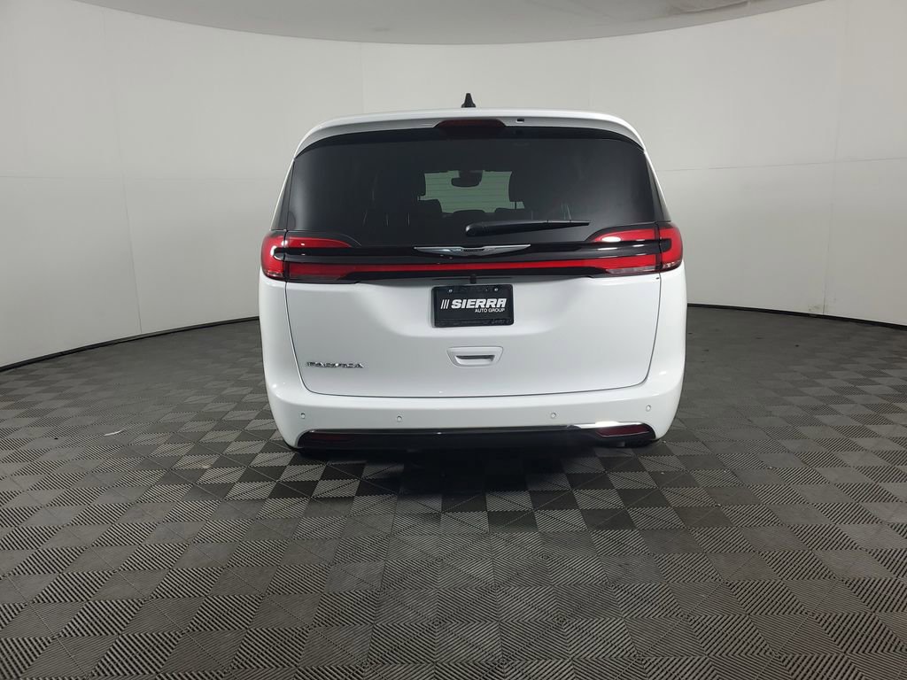 New 2026 Chrysler Pacifica Select image 5
