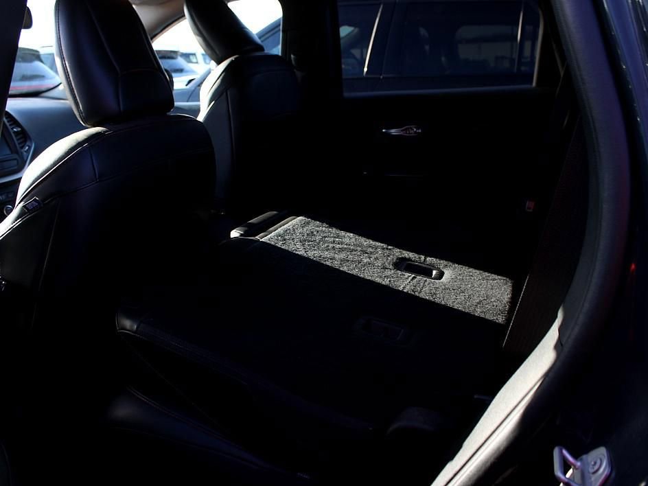 Used 2017 Jeep Cherokee Trailhawk w/ Cold Weather Group image 23