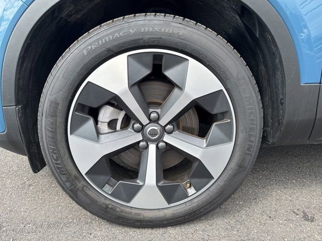 Certified 2025 Volvo XC40 B5 Plus image 9