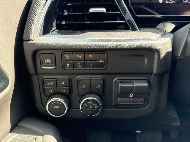 Used 2025 Chevrolet Suburban RST w/ Comfort Package AWD/4WD image 25