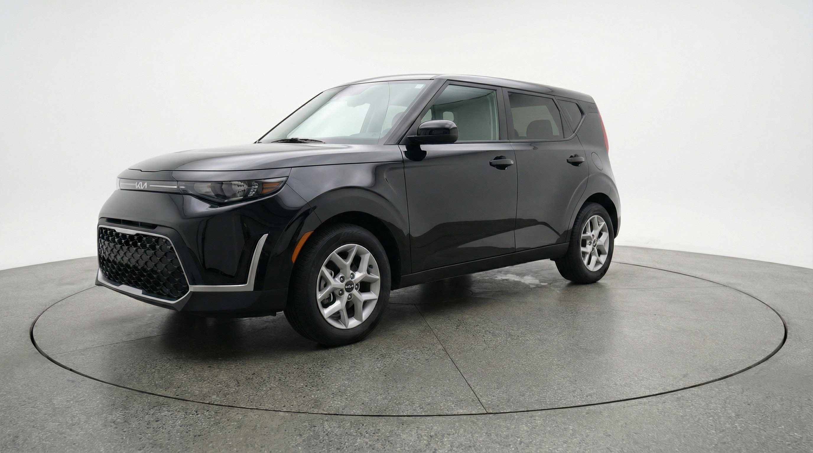 Used 2025 Kia Soul LX w/ LX Technology Package image 3
